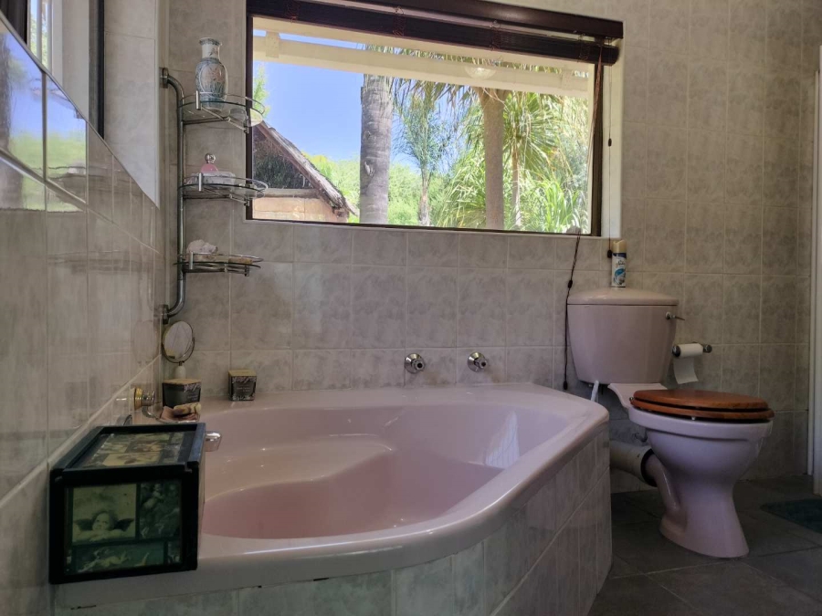 4 Bedroom Property for Sale in Langenhovenpark Free State